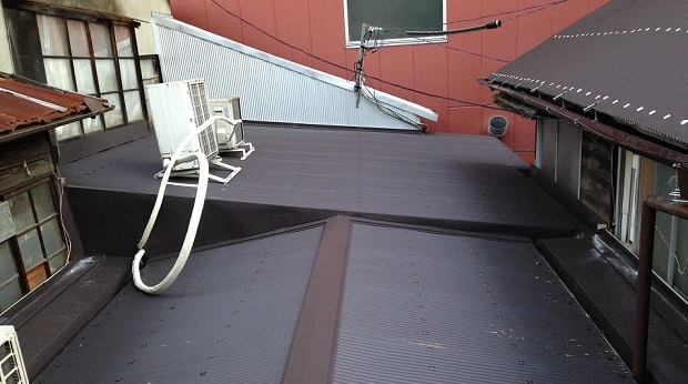  トタン屋根、雨漏り(商業施設アーケード)写真2